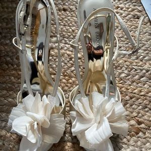 Open toe ivory shoes